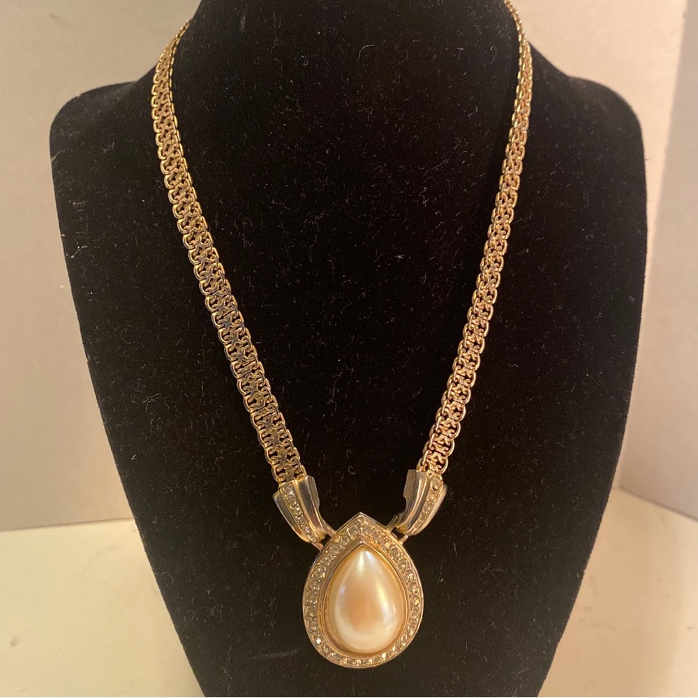 Gold Tone Pearl Teardrop Pendant Necklace - Unbranded